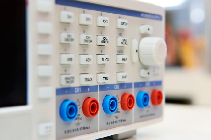 купити лабораторний блок живлення